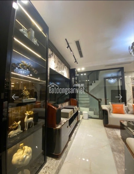 Chỉ 22 tỷ có ngay nhà Việt Hưng mặt tiền 8m, dt 61m.