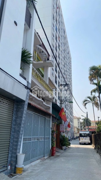 Chỉ 22 tỷ có ngay nhà Việt Hưng mặt tiền 8m, dt 61m.