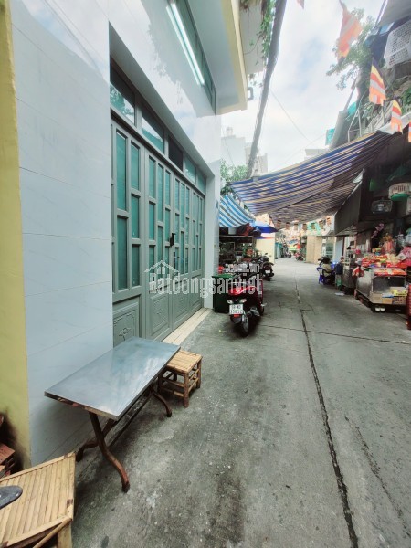 Chủ nhà đang rất gấp bán, giá tốt, nhà hẻm xe hơi cách mặt tiền Cách Mạng Tháng 8 chỉ 30m, phường