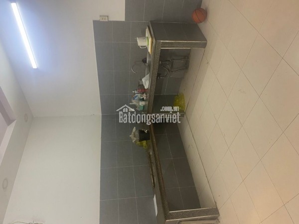 QUẬN 12 - - Kết cấu 2 tầng BTCT, gồm sân để xe, phòng khách, bếp, 4PN, 3WC