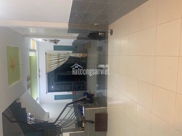 QUẬN 12 - - Kết cấu 2 tầng BTCT, gồm sân để xe, phòng khách, bếp, 4PN, 3WC