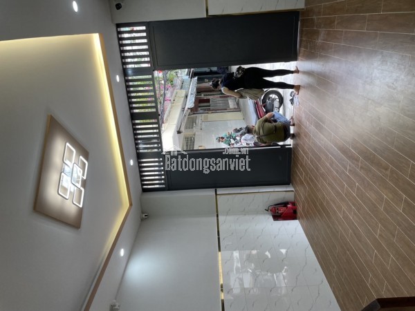 NHÀ CHÍNH CHỦ 20 NĂM CHƯA QUA ĐÒ-3 TẦNG-4PN- NHÀ 2 MẶT HẼM-HẼM THÔNG-SÁT MẶT TIỀN LẠC LONG QUÂN