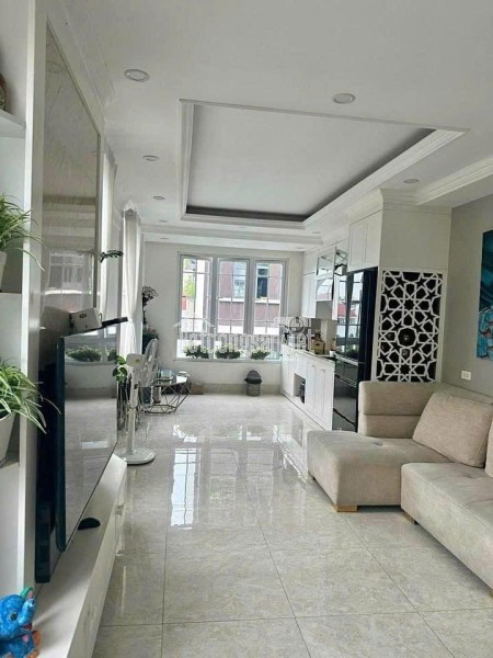 Bán nhà Hoàng Cầu, Đống Đa, ô tô lừi tận cửa, kinh doanh, 43m, 5 tầng, mt 3.7m, 14.5 tỷ