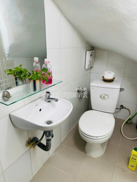CHO THUÊ TẦNG 1 NHÀ RIÊNG 52.5M² – MẶT TIỀN THOÁNG – NGÕ THỊNH QUANG, ĐỐNG ĐA, HÀ NỘI