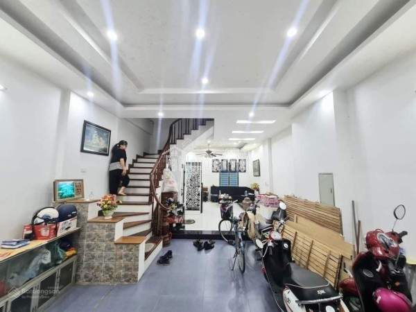 Bán nhà Kim giang dt 45m2 x5T, ngõ rộng,thoáng,gần phố,giá chỉ 8,25 tỷ,sđcc