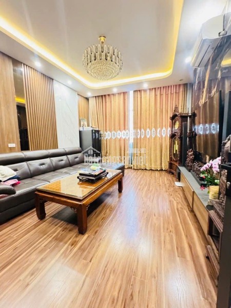 Bán nhà phân lô Trần Quang Diệu, Đống Đa, ô tô thông, dân trí cao, 40m, 4 tầng, 13.7 tỷ