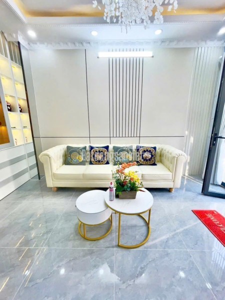 Nhà ngay chợ Phạm Hữu Lầu, 11x7m, nội thất xịn xò, chỉ hơn 6 tỷ