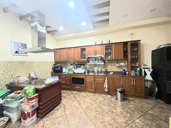 Bán nhà mặt ngõ Hoàng Quốc Việt phù hợp làm văn phòng