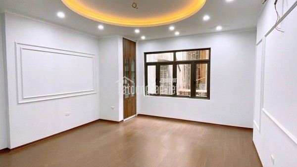 Bán nhà mặt ngõ Hoàng Quốc Việt phù hợp làm văn phòng