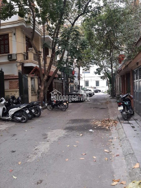 Bán nhà mặt ngõ Hoàng Quốc Việt phù hợp làm văn phòng