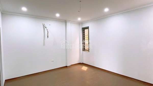 Bán nhà mặt ngõ Hoàng Quốc Việt phù hợp làm văn phòng