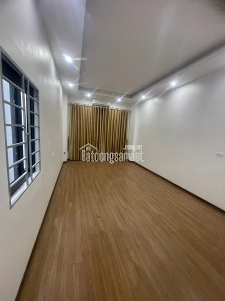 🏡 BÁN NHÀ LÊ TRỌNG TẤN – HÀ ĐÔNG – LÔ GÓC 2 THOÁNG – Ô TÔ ĐỖ CỬA
30m2 5 Tầng