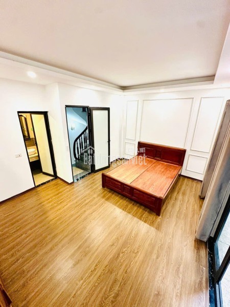 Nhỉnh 13t , 5 tầng thang máy,cách 1 nhà ra mặt phố Ngọc Lâm , cực hiếm nhà bán,dân xây Btct chắc