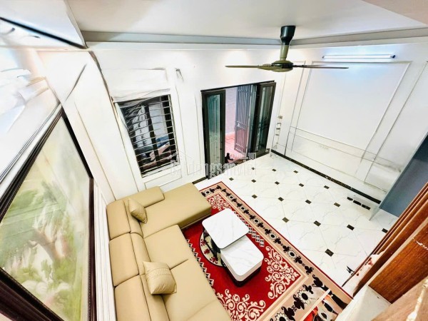 Nhỉnh 13t , 5 tầng thang máy,cách 1 nhà ra mặt phố Ngọc Lâm , cực hiếm nhà bán,dân xây Btct chắc