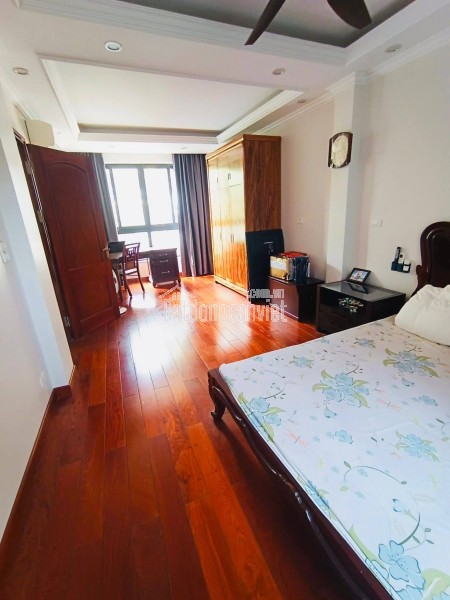 Bán Biệt thự sân vườn Lạc Long Quân 5Tầng 95m² MT 5.5m – Giá chào 46 Tỷ