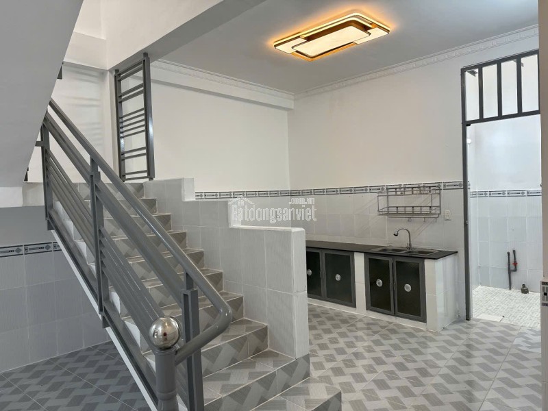 Bán nhà 1 trệt 2 lầu trống suốt mới 100%, hẻm 94// Phú Thọ Hoà Tân Phú