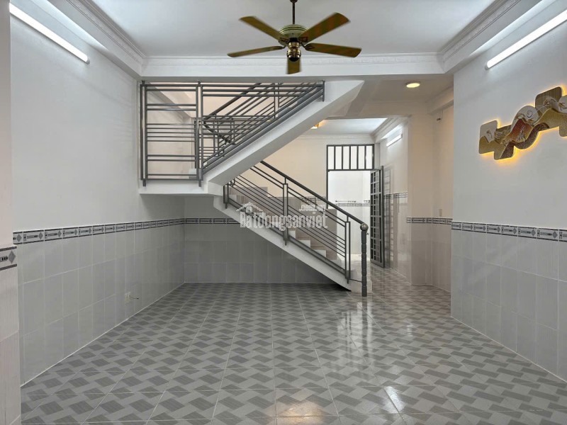 Bán nhà 1 trệt 2 lầu trống suốt mới 100%, hẻm 94// Phú Thọ Hoà Tân Phú