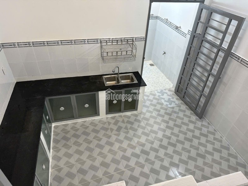 Bán nhà 1 trệt 2 lầu trống suốt mới 100%, hẻm 94// Phú Thọ Hoà Tân Phú