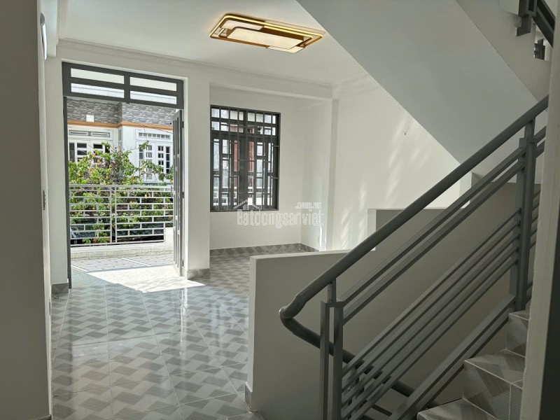 Bán nhà 1 trệt 2 lầu trống suốt mới 100%, hẻm 94// Phú Thọ Hoà Tân Phú