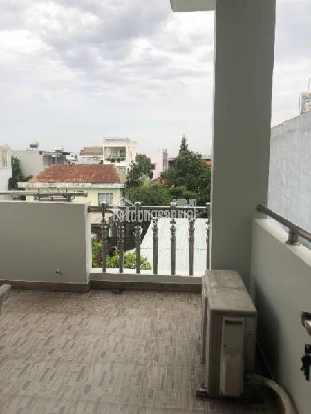 Nhà 2 tầng còn mới, hxh đỗ cửa cách mặt tiền 30m Quận 9