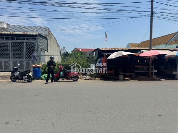 Bán nhà mặt phố Đức Hòa, Long An: 125m2, 5.6 tỷ, sổ hồng, vị trí vàng đường 20, tiềm năng tăng