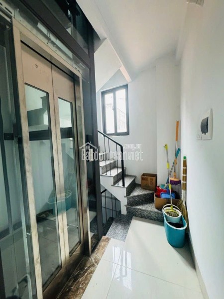 Nguyễn Văn Cừ , nhà đẹp ở ngay , full nội thất ,ngay sát cầu Chương Dương , 2 phút sang Phố Cổ ,