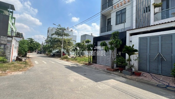 Bán đất kdc sổ hồng ,xuất hiện sẵn nhà kho tại quận 9, 104m2 , ngang 6.3m