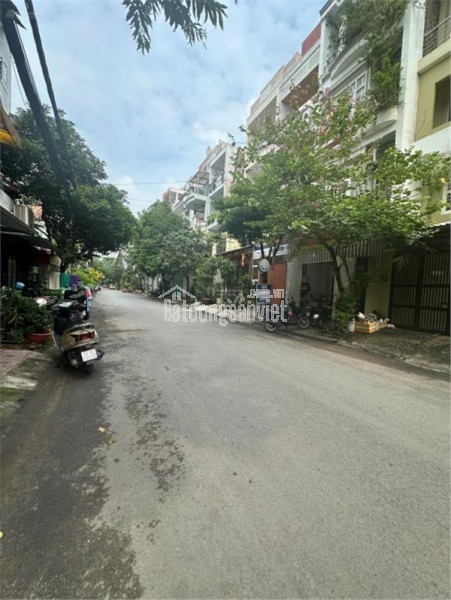 Bán mặt tiền đường HXT 10m 409/ Nguyễn Oanh P17 Gò Vấp. DT 4x17m (CN 65 m2) 1tr1L giá 9,1 tỷ