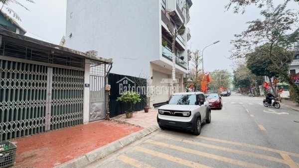 Bán nhà phân lô Bộ Quốc Phòng Thạch Bàn 96m2, MT 7.7m, vỉa hè, 17.8 tỷ 0372311369