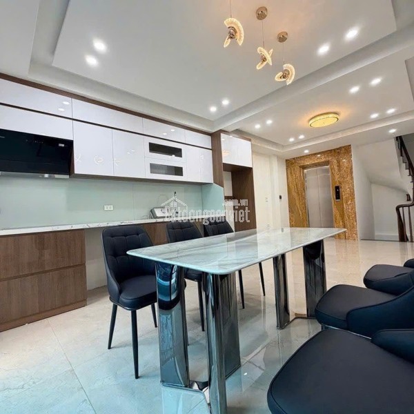 SIÊU PHẨM - TRUNG TÂM ĐỐNG ĐA - 6 TẦNG THANG MÁY XÂY MÓI, HAI THOÁNG, GẢN Ô TÔ VÀI BƯỚC CHÂN RA