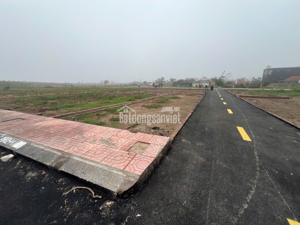 BÁN NHANH LÔ GÓC, 105m, mặt tiền 5.6m, hơn 1.5 tỷ, đặc khu kinh tế Ninh Cơ, Ninh Bình, sát biển