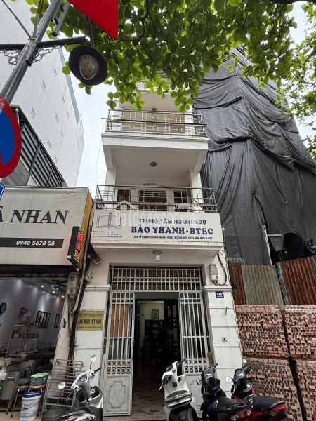Chính chủ cho thuê nguyên căn sát góc, hướng Đông, mặt phố Bà Triệu, Q.Hai Bà Trưng, Hà Nội.
