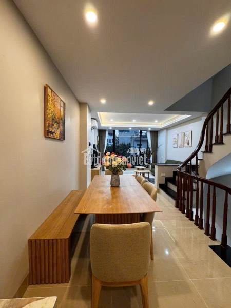 Bán nhà 5 tầng Phố Trường Lâm, Long Biên, ngõ thông ô tô tránh