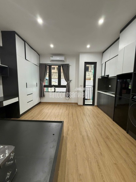 Bán nhà lô góc 2 mặt tiền, gần phố Hào Nam, Đống Đa, 30m2 5 tầng, 4,5m hơn 10 tỷ, oto đỗ cửa, đa