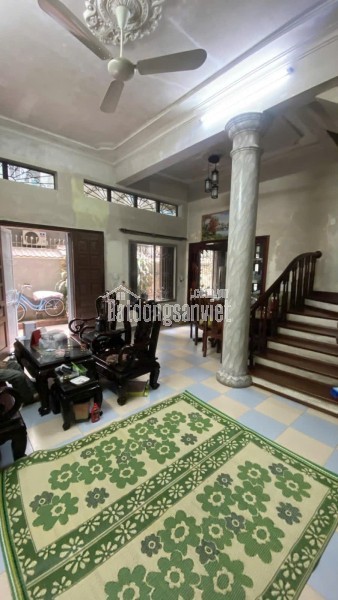 Bán nhà lô góc 2 mặt tiền, gần phố Hào Nam, Đống Đa, 30m2 5 tầng, 4,5m hơn 10 tỷ, oto đỗ cửa, đa