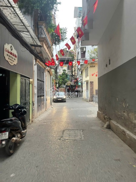 Bán nhà lô góc 2 mặt tiền, gần phố Hào Nam, Đống Đa, 30m2 5 tầng, 4,5m hơn 10 tỷ, oto đỗ cửa, đa