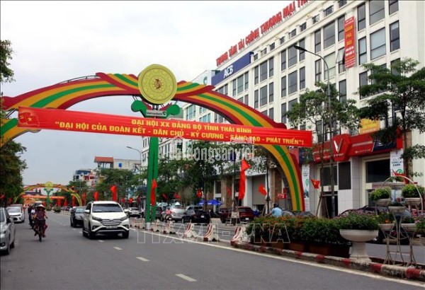 bán đất tặng nhà 2 tầng mặt lý bôn. gần 160m2, gần vincom