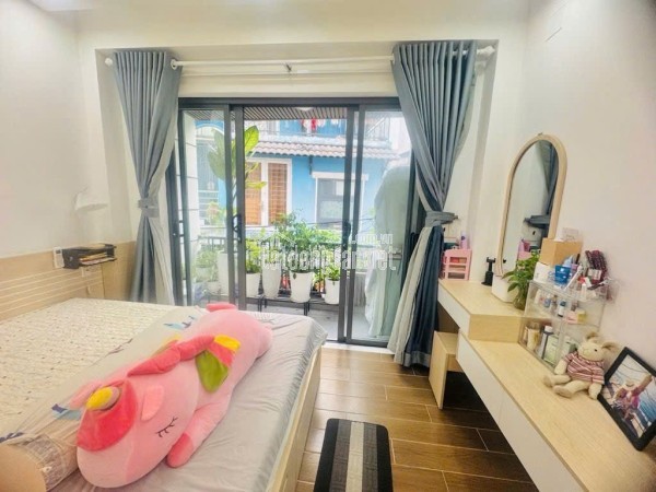 NHÀ MỚI Ở LIỀN – CÁCH Q.4 MỘT CÂY CẦU – HẺM XE HƠI