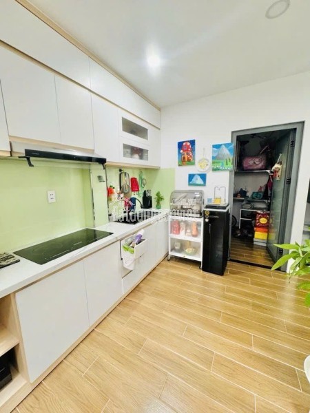 NHÀ MỚI Ở LIỀN – CÁCH Q.4 MỘT CÂY CẦU – HẺM XE HƠI