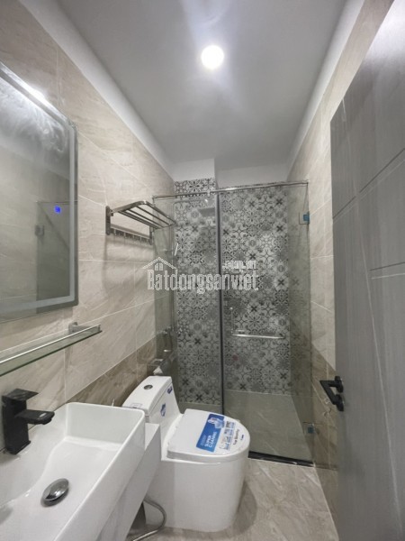 Bán nhà đường số 9, Phường Linh Trung, Thủ Đức, TP HCM. DT 105m2, 4 tầng, 8PN. Giá 9.5 tỷ, SHR