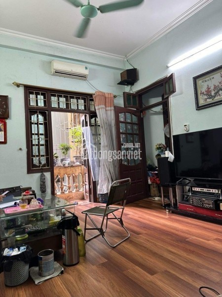 Bán nhà mặt phố Linh Lang - Kinh doanh nhỏ - Ô tô đỗ - Cạnh trung tâm