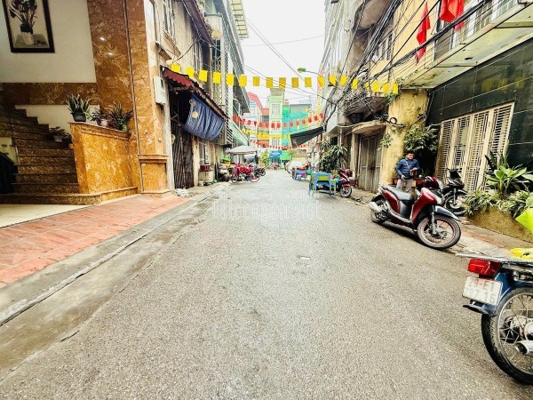 mặt phố  Đống Mác Đông Mác 78m2 x 2 tầng MT 5.6m  cần bán gấp