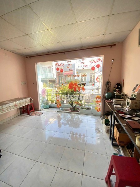 NHÀ HẺM TO NHƯ MẶT TIỀN ĐƯỜNG GÒ XOÀI,NGANG 4M DÀI 14M,HƠN 5 TỶ TL