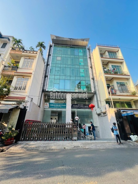 Tòa nhà ngang 10.5m gần sân bay – hơn 1.400m² sàn, phù hợp khai thác văn phòng