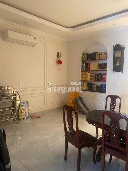 Tòa nhà ngang 10.5m gần sân bay – hơn 1.400m² sàn, phù hợp khai thác văn phòng