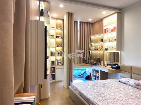 Hẻm Ô Tô - 3 Tầng đúc - Sát Mặt Tiền - Chỉ cách Quận 1 Cây cầu - 42m2 - Nhà mới vào ở ngay - P.