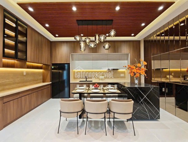 NHÀ QUẬN 7 - NGANG 8M - SÂN THƯỢNG VIEW TRIỆU ĐÔ