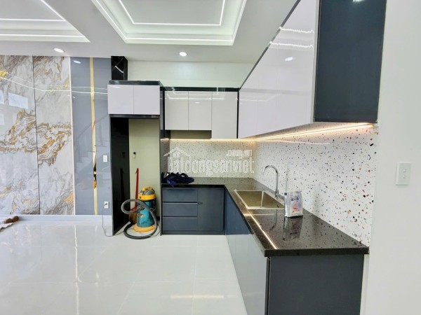 Giảm giá bán gấp nhà mặt tiền Thạnh Lộc Quận 12, gần trường Hà Huy Giáp, vị trí đẹp, kinh doanh