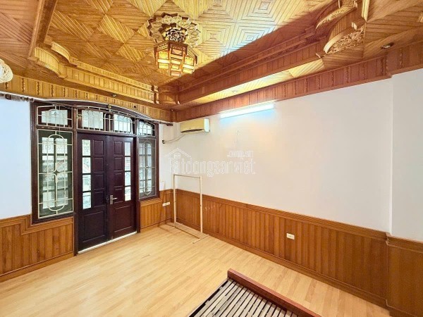 Bán Gấp Nhà Ngõ 54 Nguyễn Chí THanh, SĐ 33m2, Xây 4 Tầng, MT 4m, Thoáng Sau, Tiện KD. Giá 11.2 Tỷ.