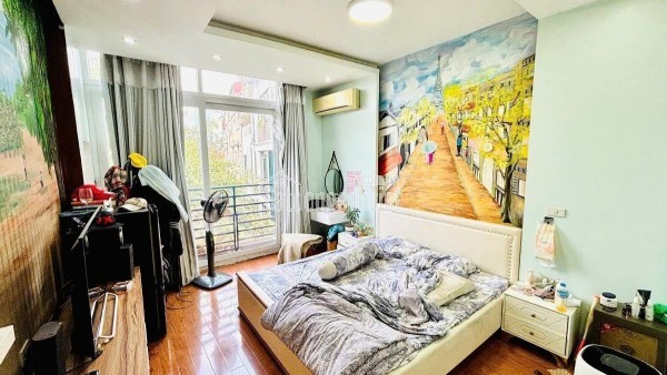 Bán Gấp Nhà Ngõ 54 Nguyễn Chí THanh, SĐ 33m2, Xây 4 Tầng, MT 4m, Thoáng Sau, Tiện KD. Giá 11.2 Tỷ.